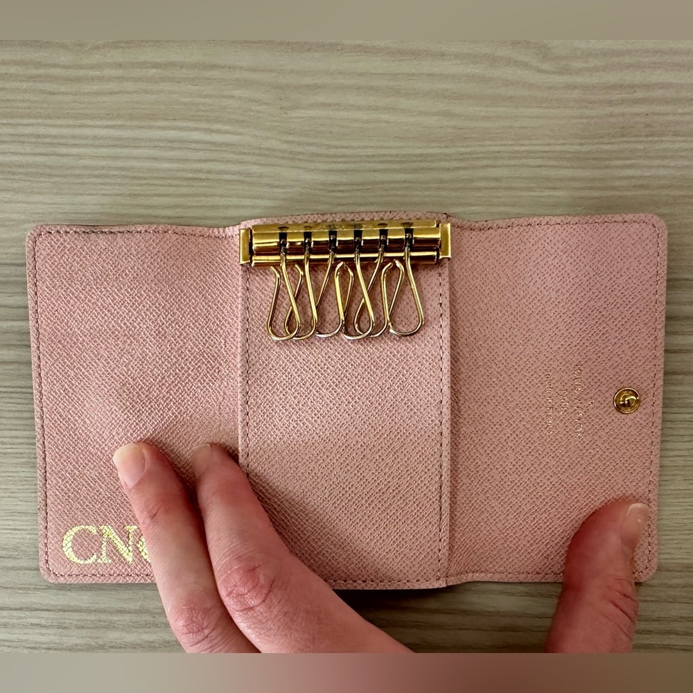 Louis Vuitton Key Holder - Picture 4 of 8